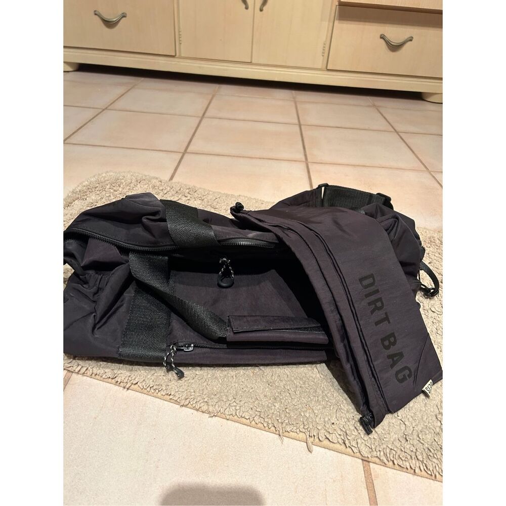 BEIS NWT Convertible Sport Duffle Backpack Bag in Black - Picture 9 of 10
